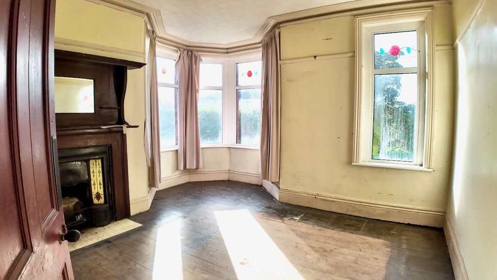 Property photo 3 of 43