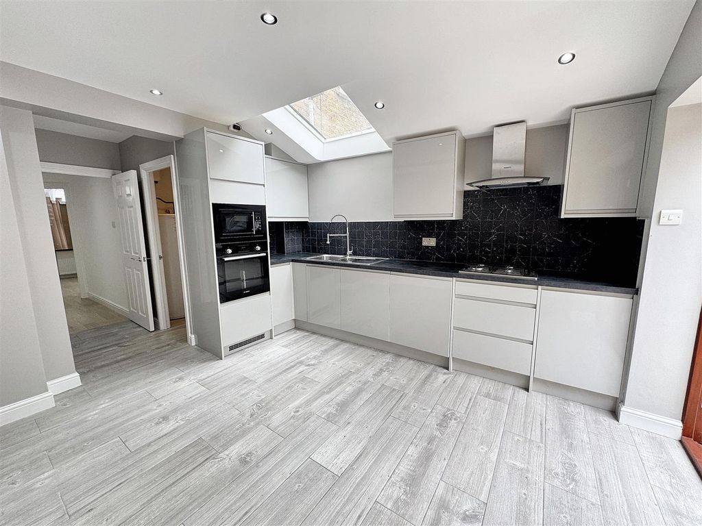 Property photo 3 of 16 Kitchen/Diner