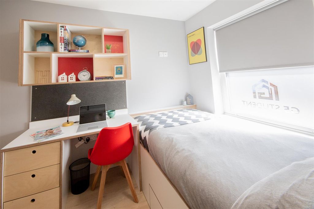 Property photo 2 of 11