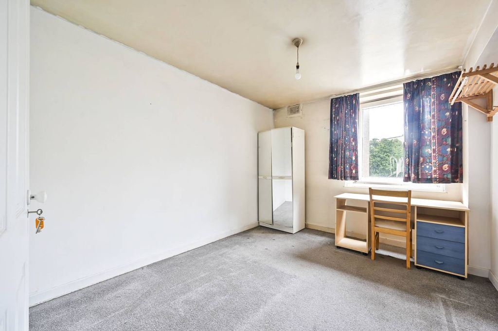 Property photo 3 of 5