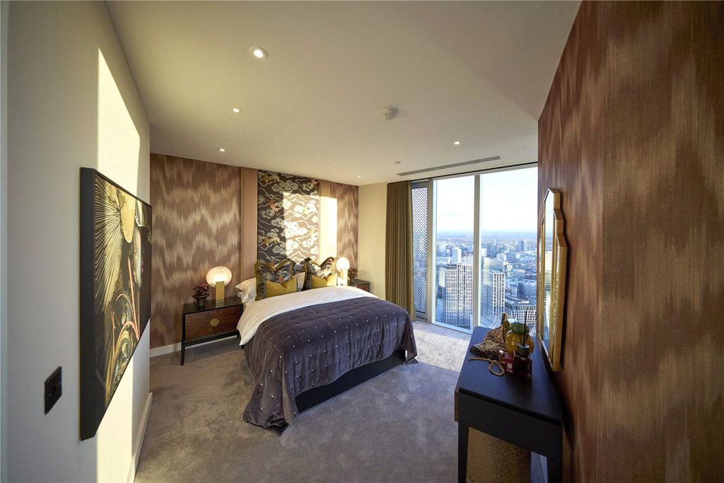 Property photo 2 of 25 Bedroom