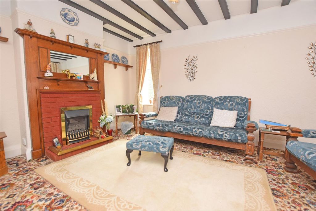 Property photo 2 of 16 Lounge.Jpg
