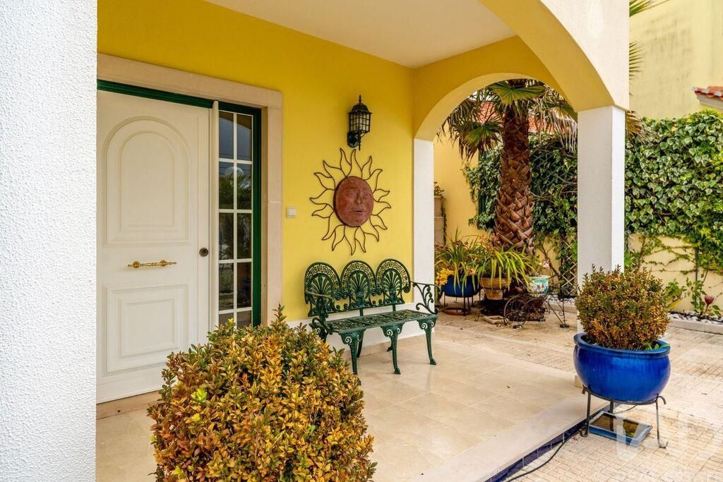 Property photo 3 of 33