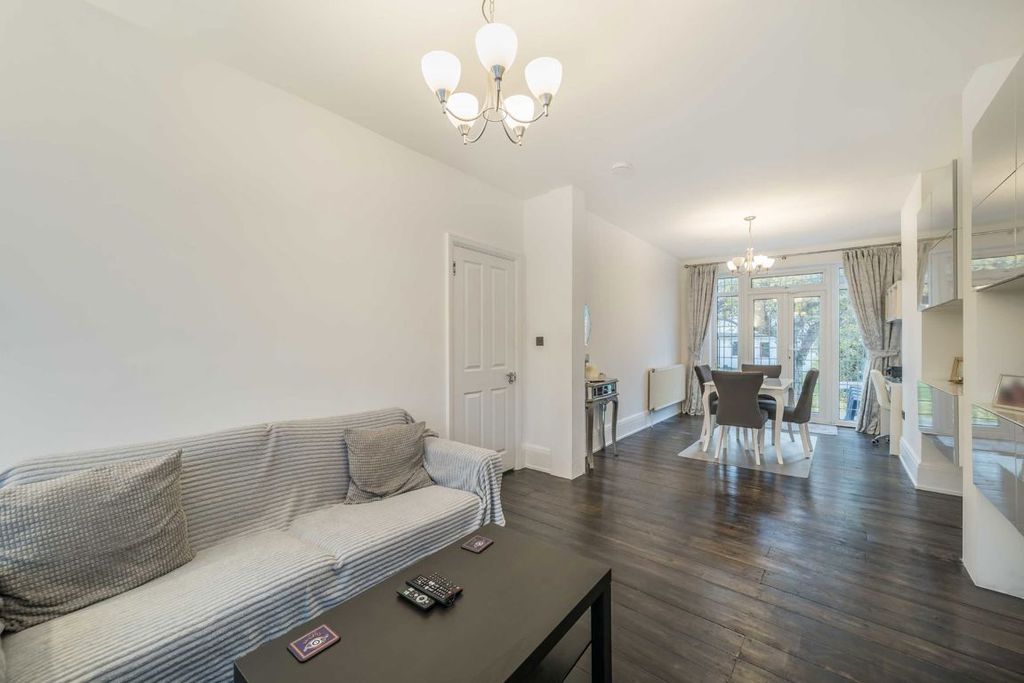 Property photo 3 of 8