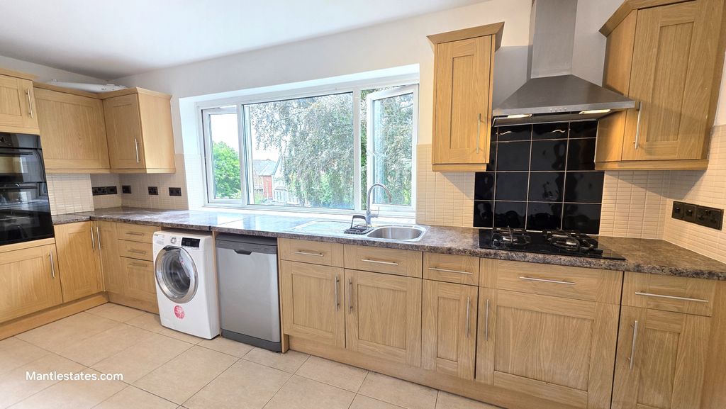 Property photo 2 of 14 Kitchen