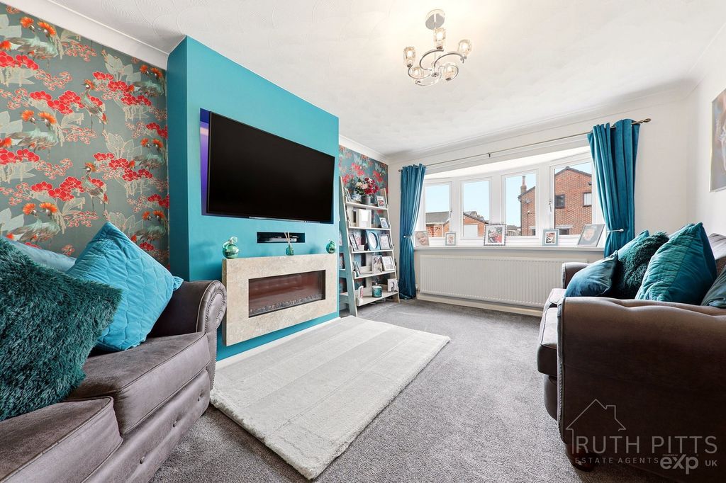Property photo 3 of 34
