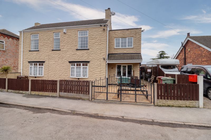 Property photo 1 of 18 Frontal