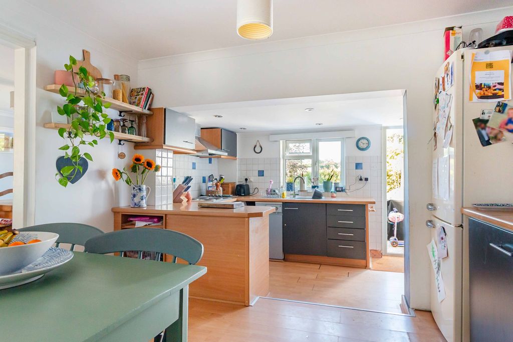 Property photo 3 of 24