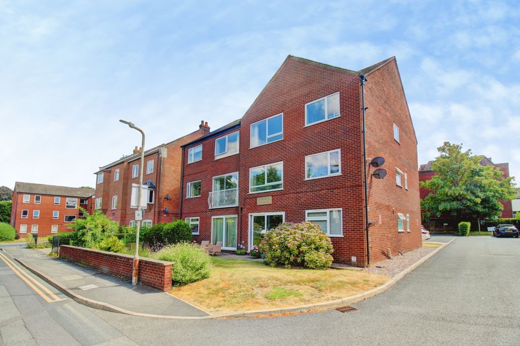 Property photo 1 of 18 Cathedral Court