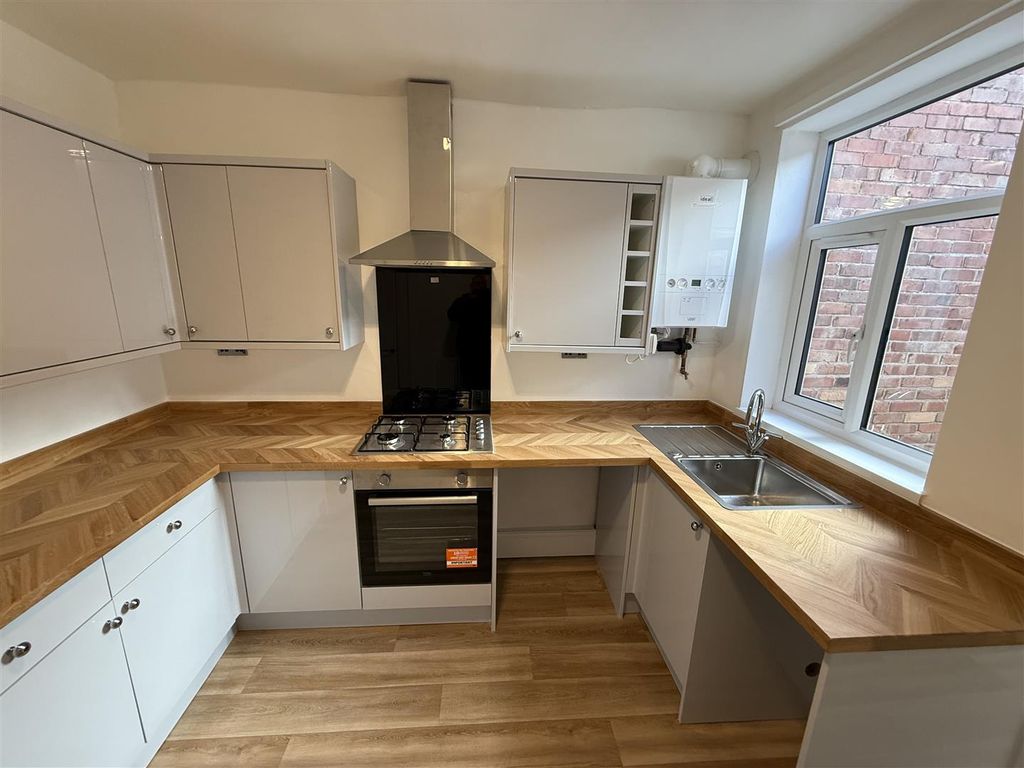 Property photo 2 of 9 Kitchen.Jpeg