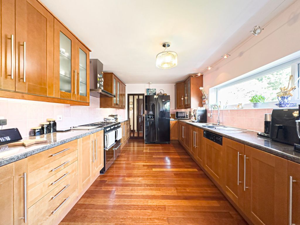 Property photo 2 of 36