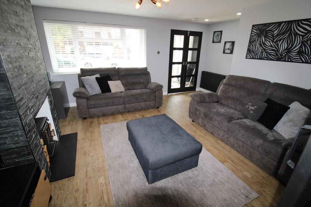 Property photo 2 of 15 Lounge