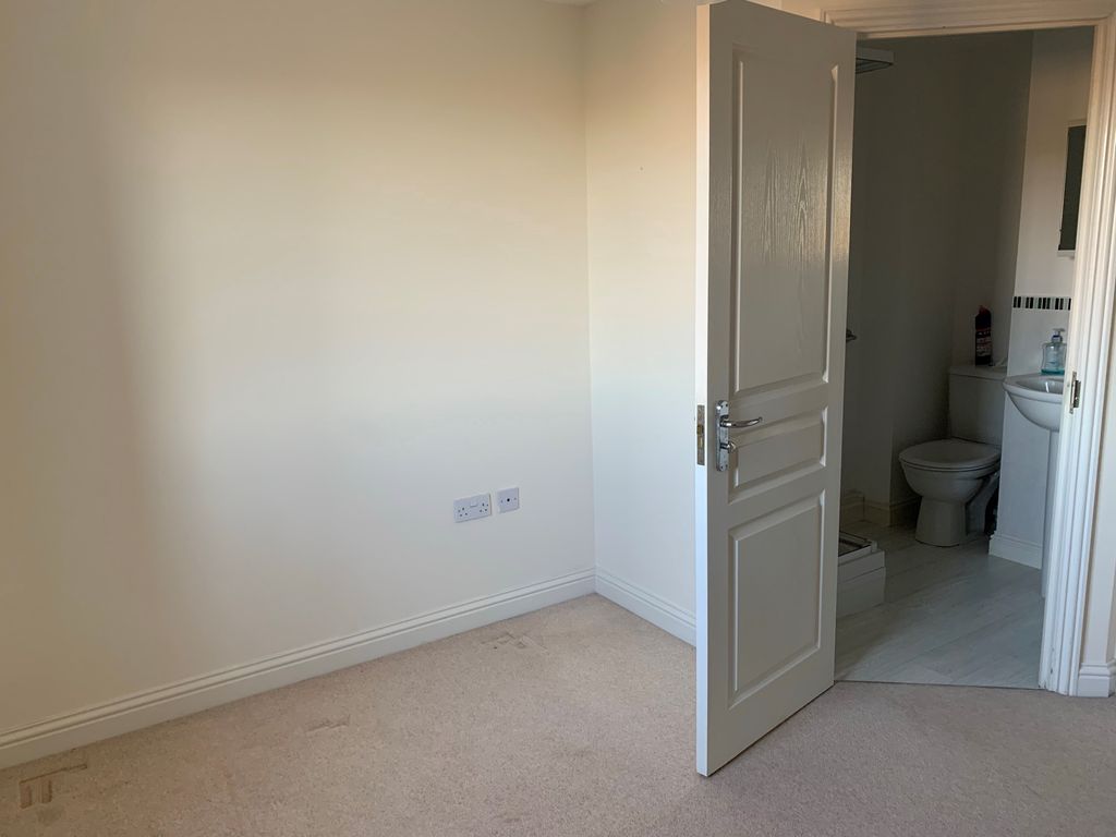 Property photo 3 of 8 Bedroom 1