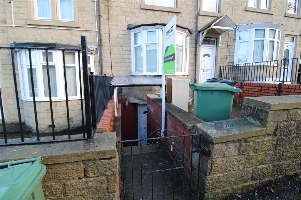 Property photo 1 of 7 Outside Property