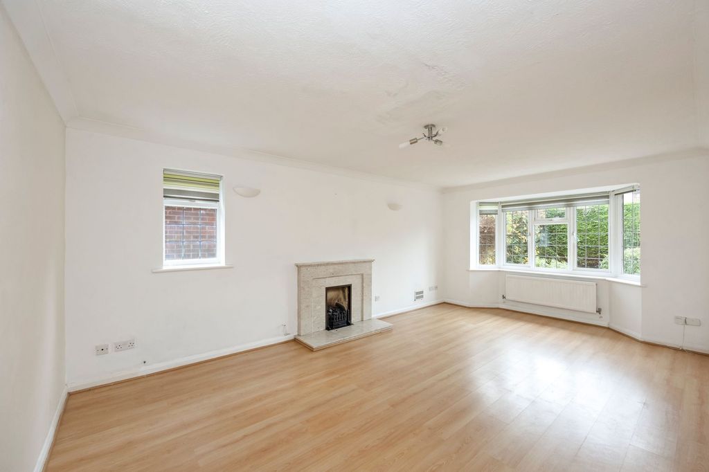 Property photo 2 of 26