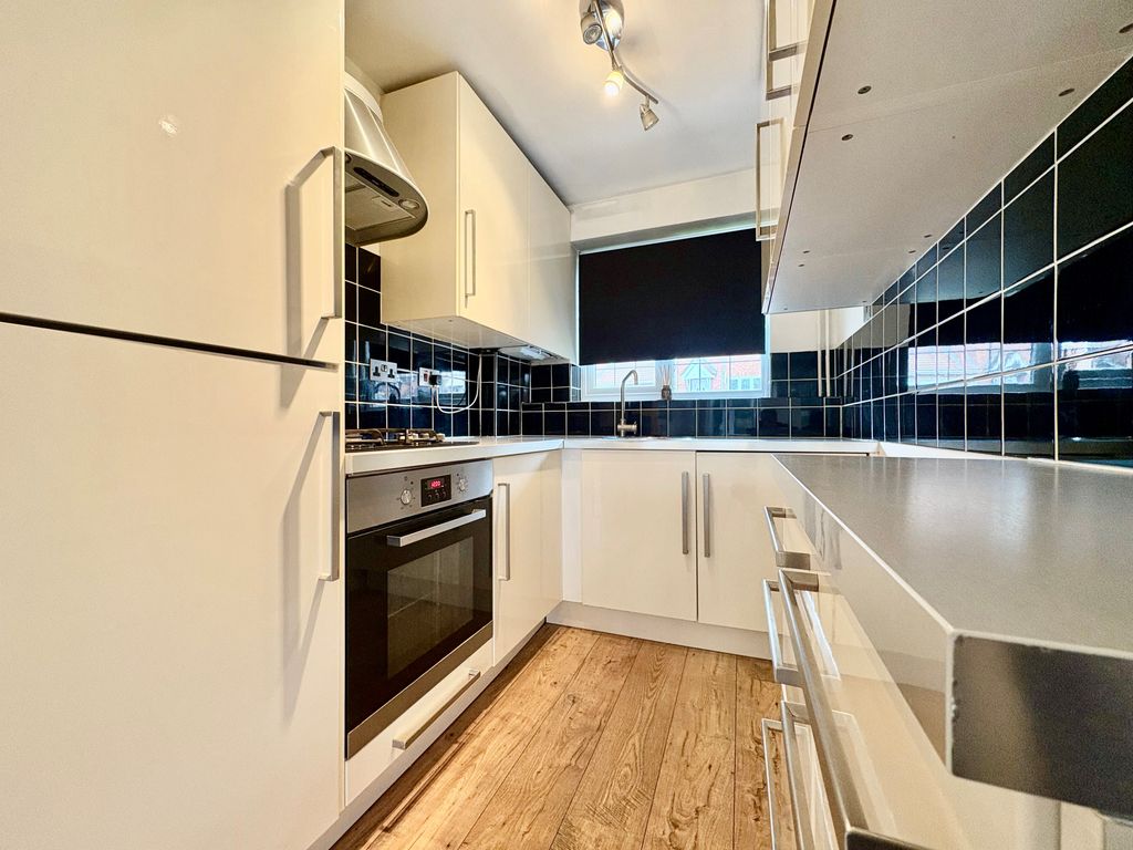 Property photo 1 of 12 Bathroom