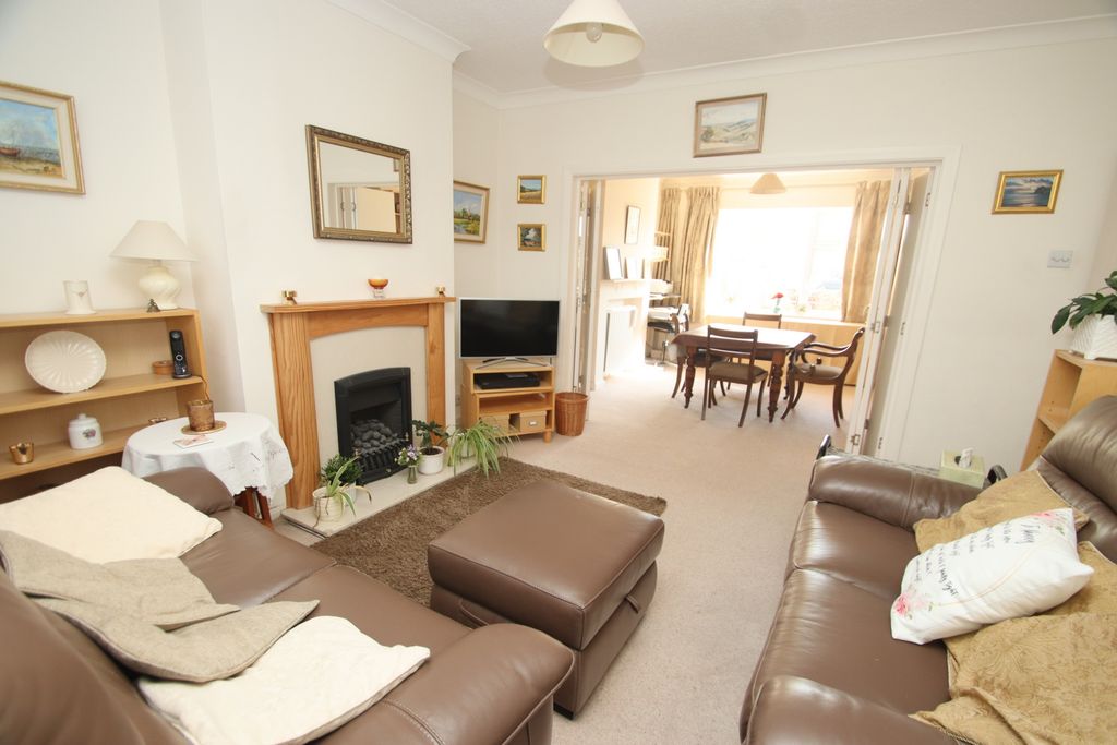 Property photo 2 of 17 Photo 4