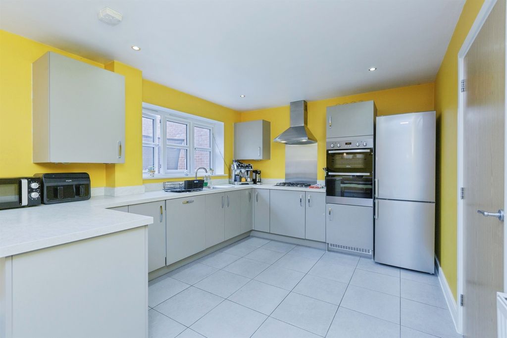 Property photo 3 of 17 Kitchen/Diner