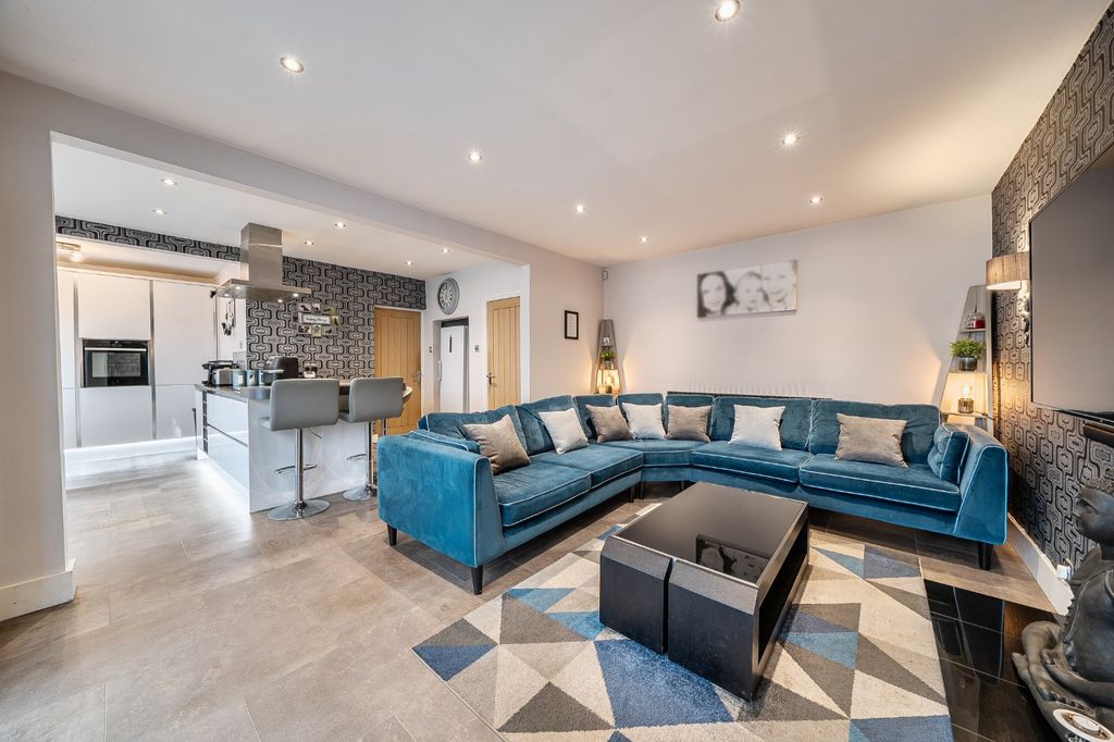 Property photo 3 of 17 Picture No. 16