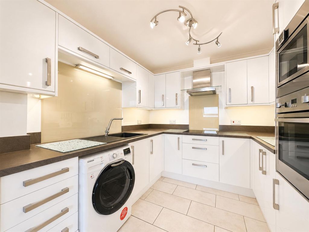 Property photo 3 of 14 5c7E39c1-5136-4488-B175-0A9Bbb851ee2.Png