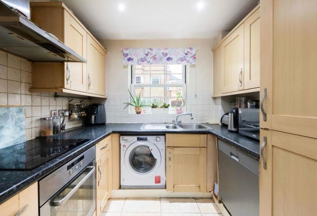 Property photo 3 of 8 Kitchen