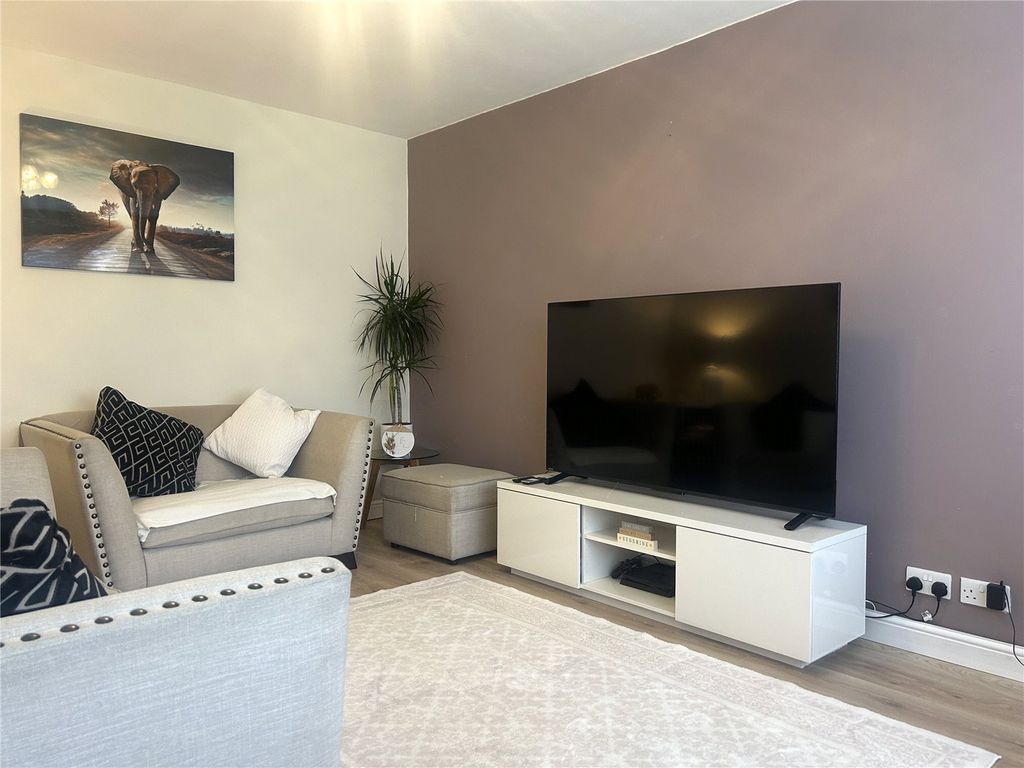 Property photo 2 of 21 Lounge