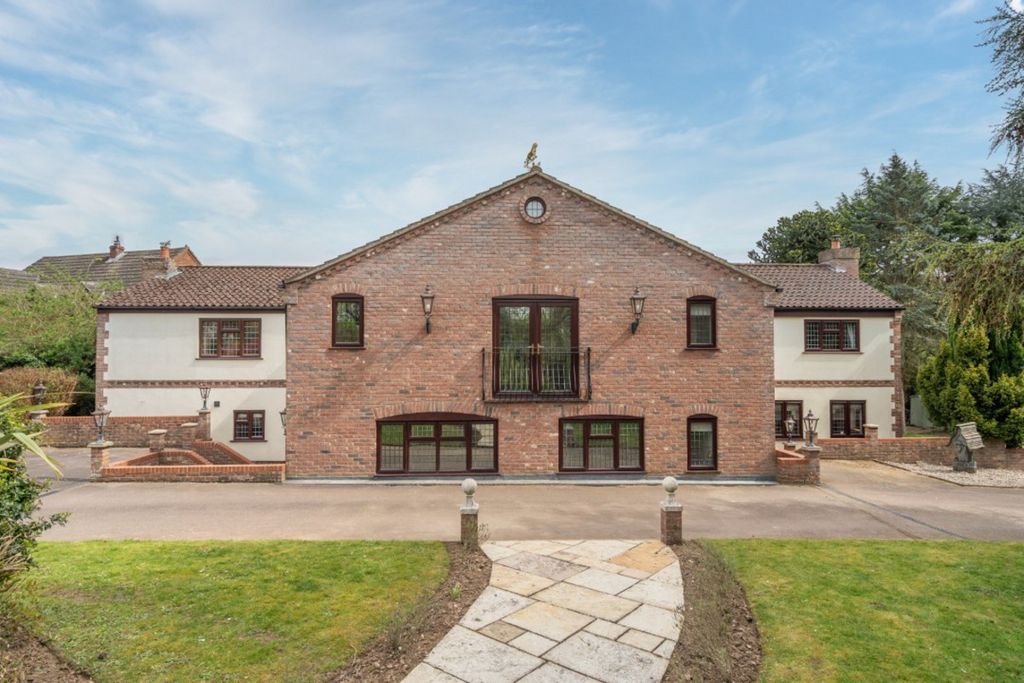 Property photo 1 of 36