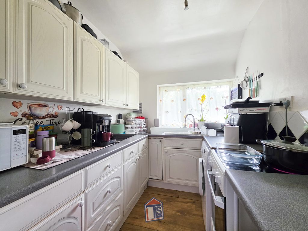 Property photo 2 of 9 Kitchen
