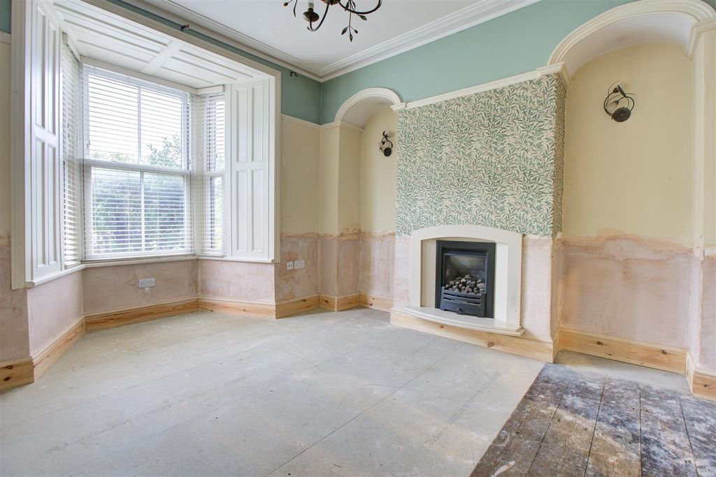 Property photo 2 of 22