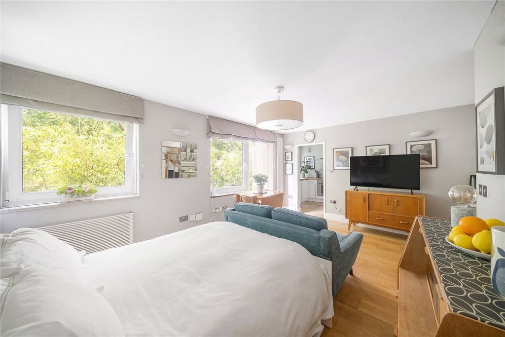 Property photo 2 of 11 Reception/Bedroom