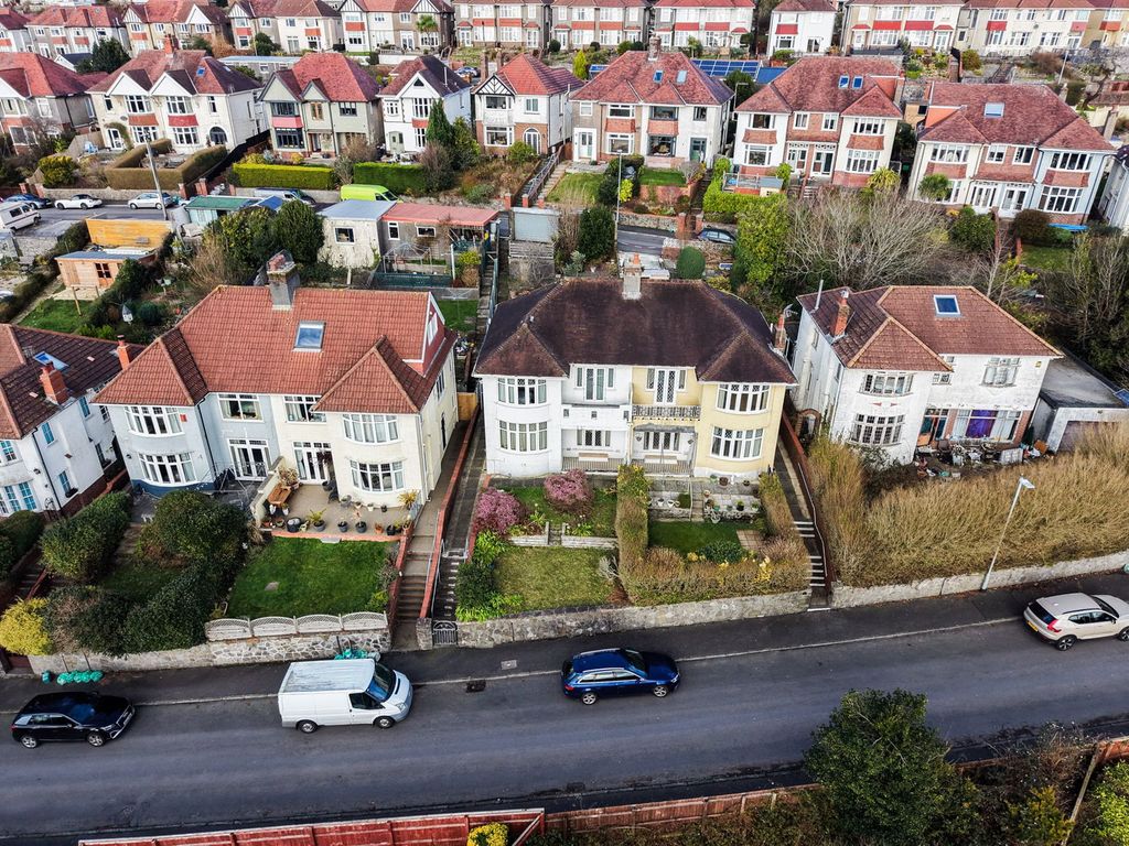 Property photo 2 of 24