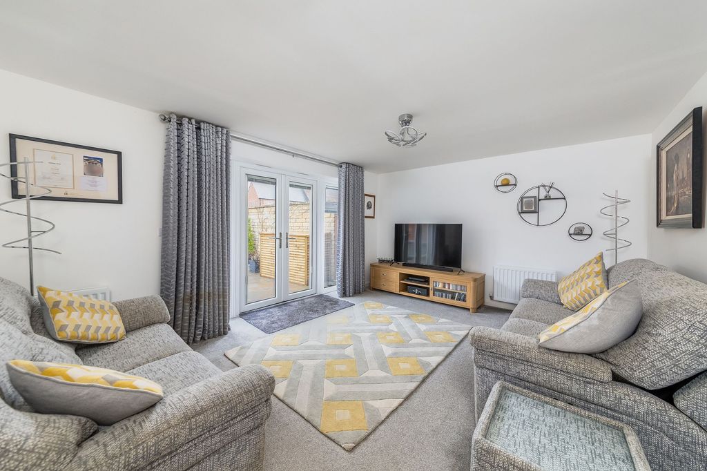 Property photo 3 of 25