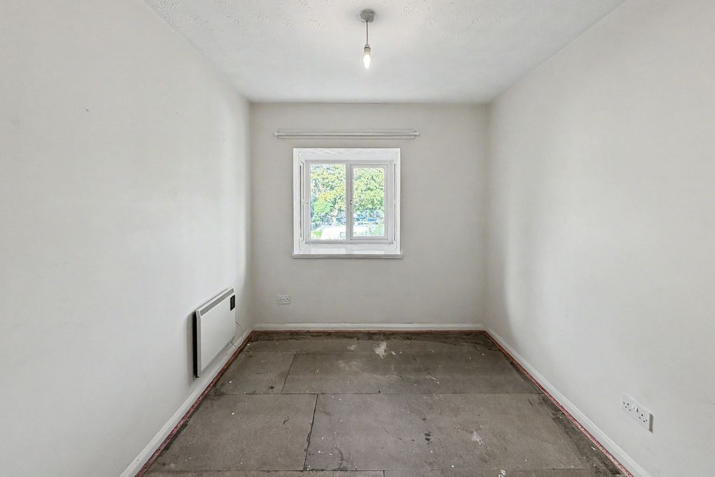 Property photo 3 of 15 Flat 211, Elmstead Avenue, Wembley Park, Greater London, Ha9 8Nu