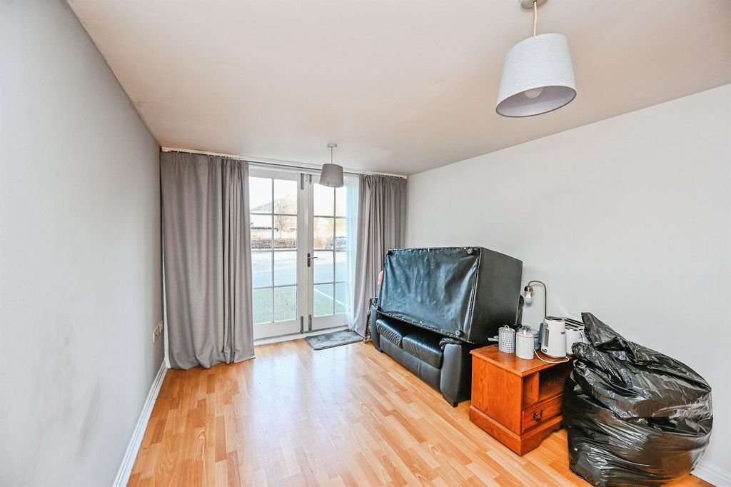 Property photo 3 of 7