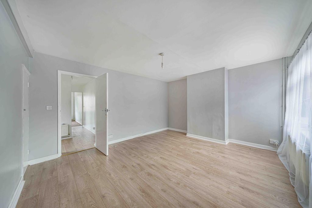 Property photo 3 of 14 Living Room