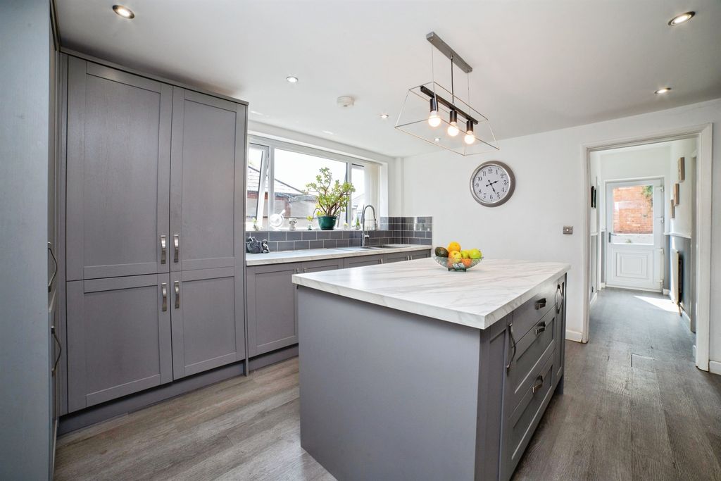 Property photo 3 of 23