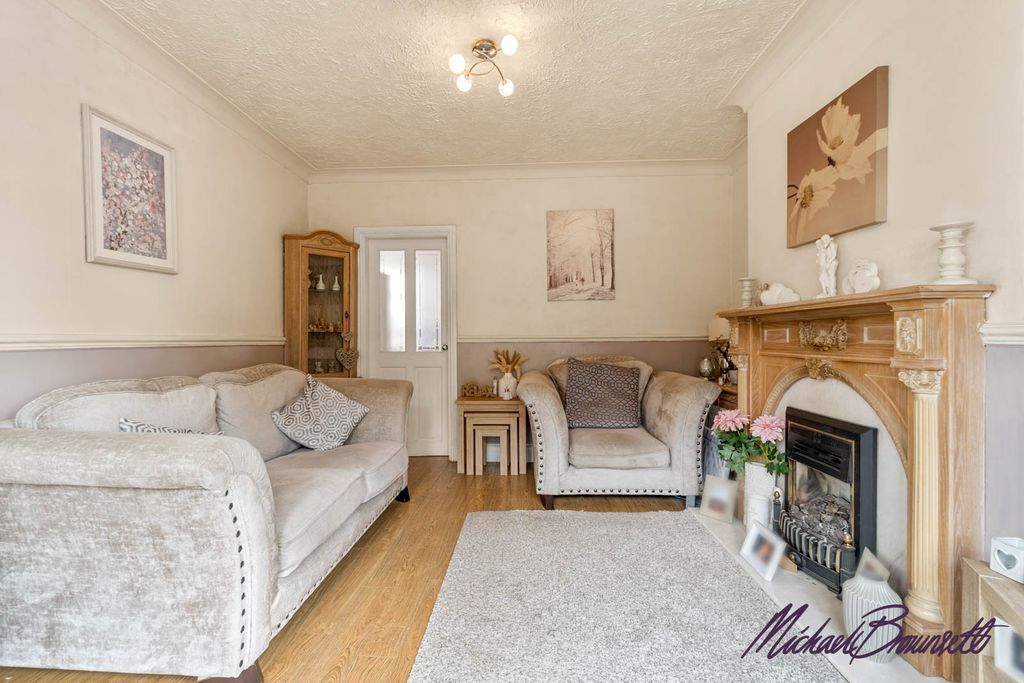Property photo 3 of 32