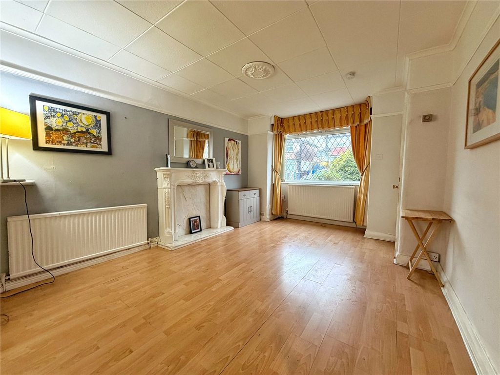 Property photo 2 of 15 Picture No. 16