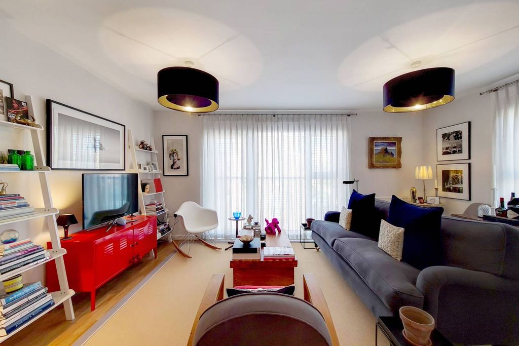 Property photo 2 of 11