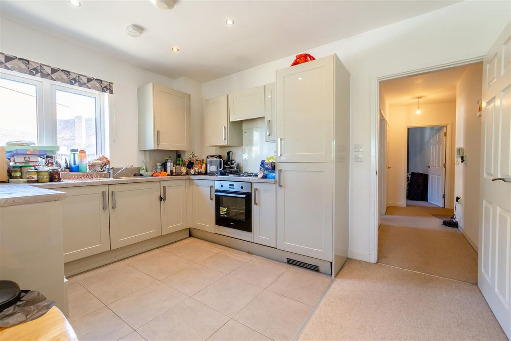 Property photo 2 of 12 8654691-Interior07.Jpg