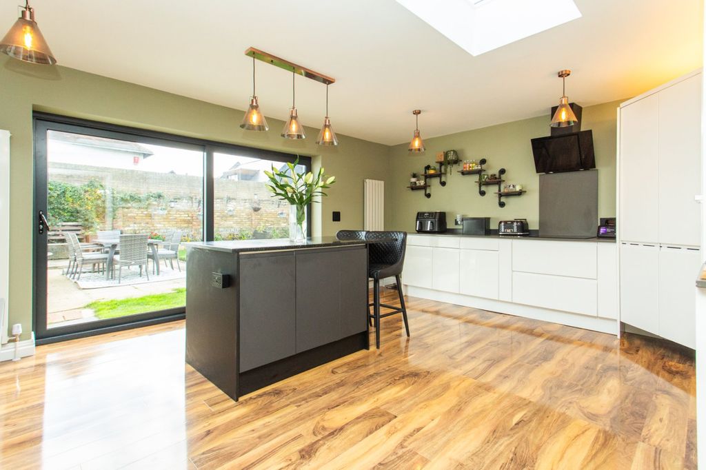 Property photo 3 of 48 Picture 3