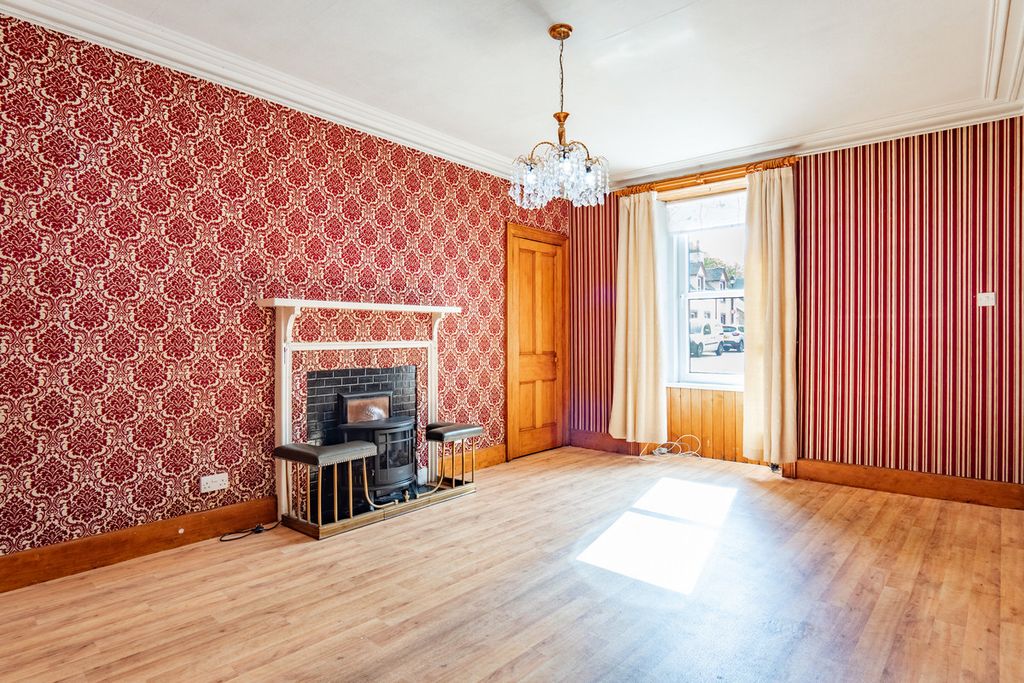 Property photo 3 of 34