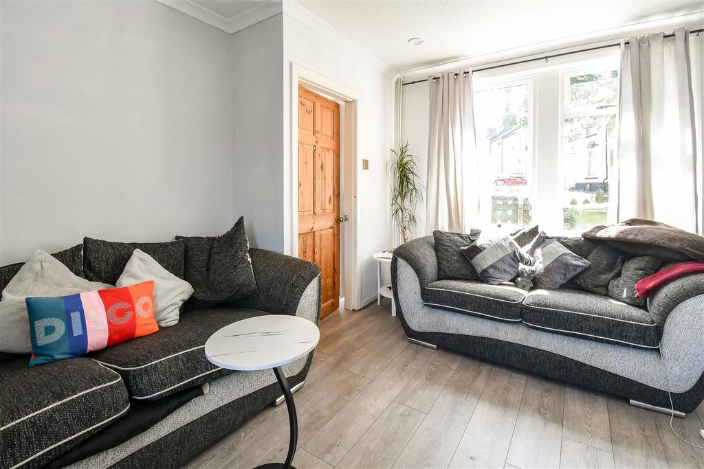 Property photo 3 of 20 Living Room