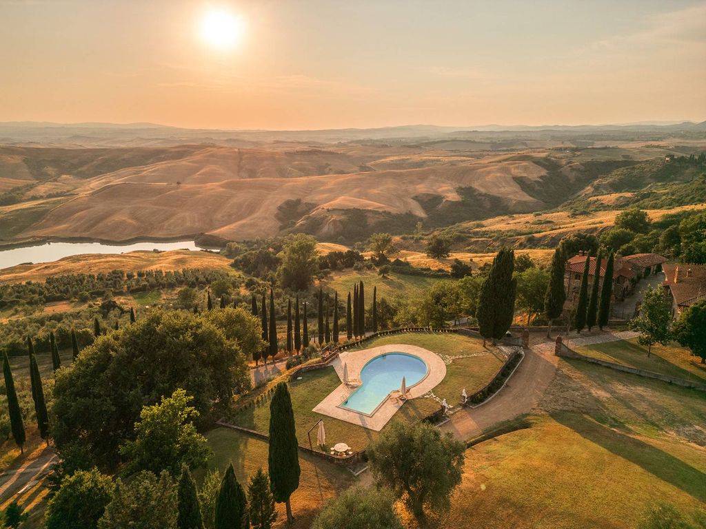 Property photo 1 of 41