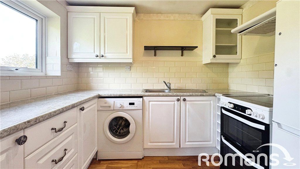 Property photo 2 of 6 Kitchen