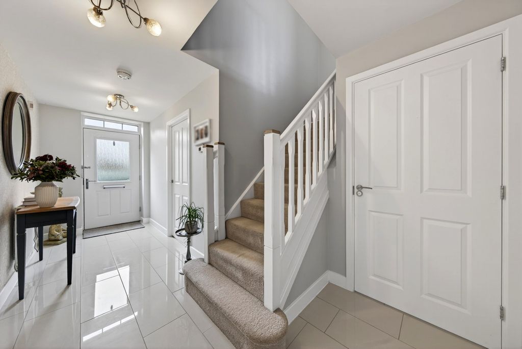 Property photo 2 of 45