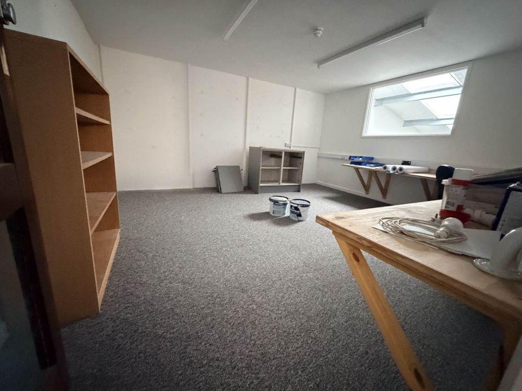 Property photo 3 of 7 Img_3473