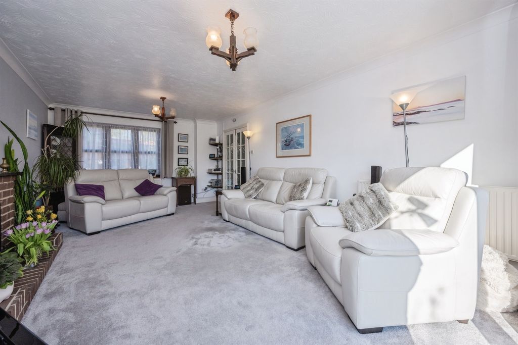 Property photo 3 of 26