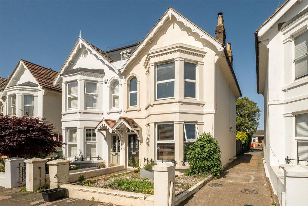 Property photo 1 of 14 72 St Leonards Road-1.Jpg