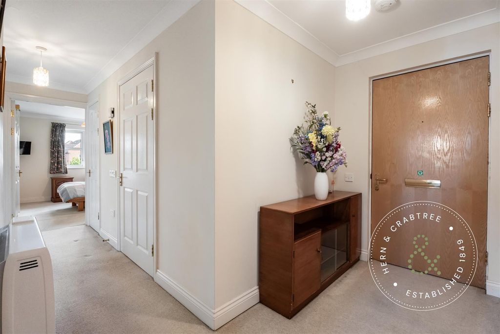 2 bed flat for saleLatteys Close, Heath, Cardiff CF14 photo 4